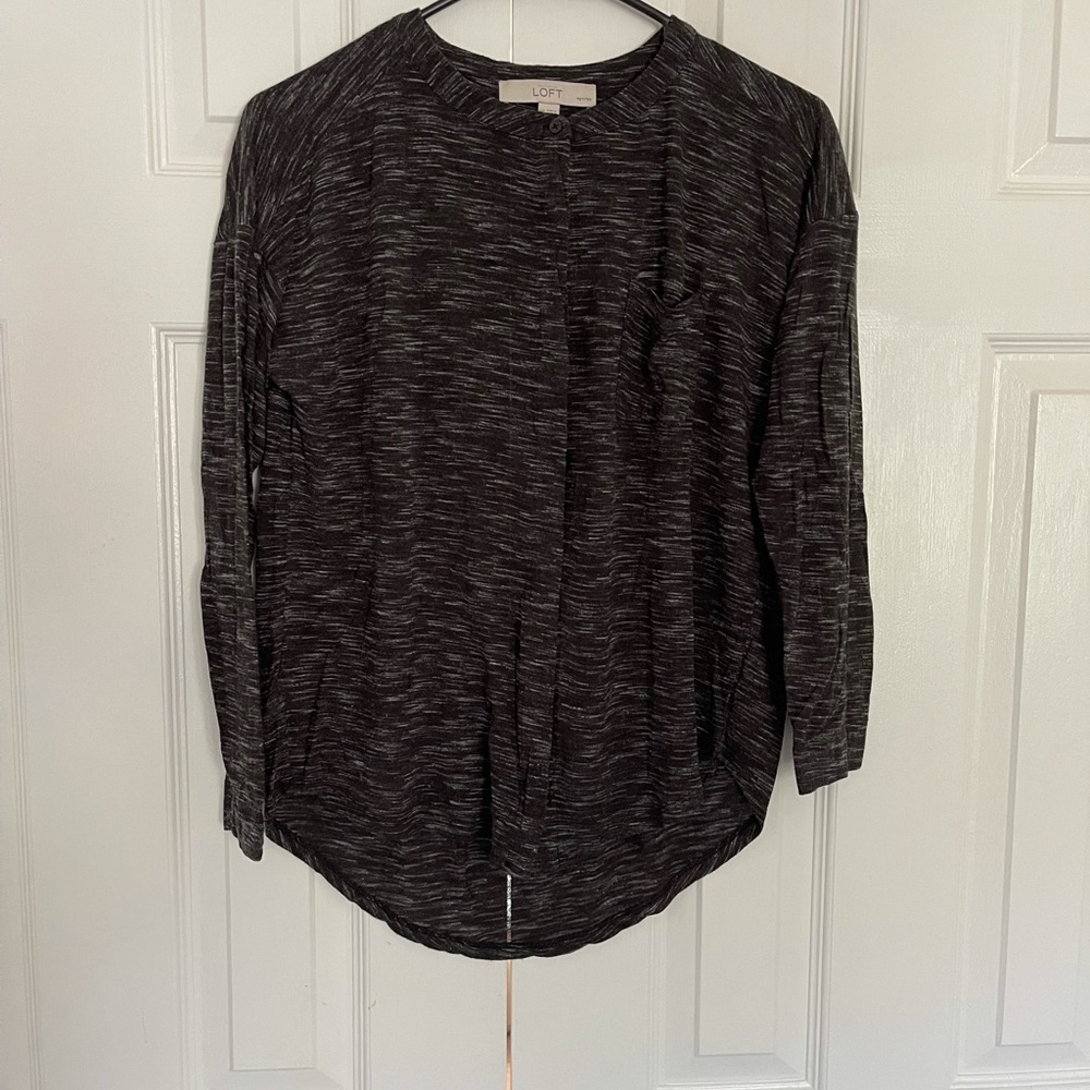 LOFT light weight woman’s gray shirt size medium petite top